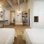 La Vecchia Pieve 8, Emma Villa