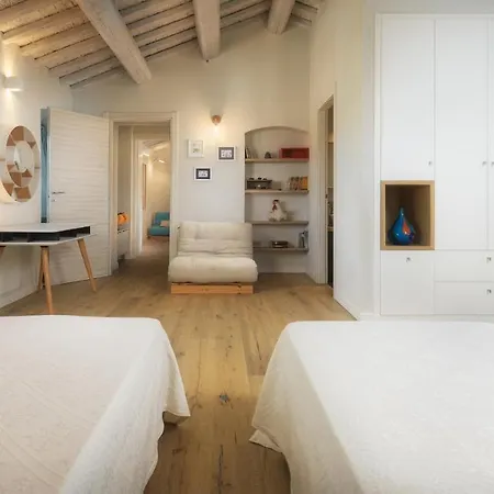 La Vecchia Pieve 8, Emma Villa