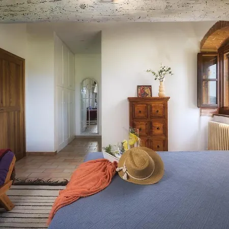 La Vecchia Pieve 8, Emma Villa