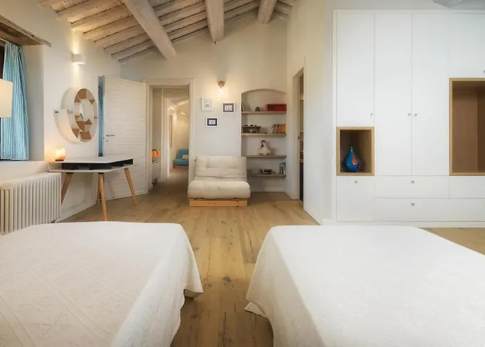 La Vecchia Pieve 8, Emma Villa