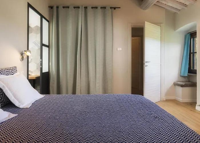 La Vecchia Pieve 8, Emma Villa *